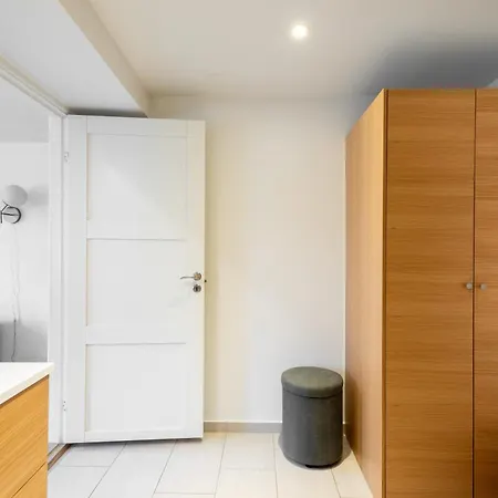 Sanders Leaves - Two-bedroom With Shared Roof-top Terrace