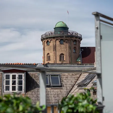 Apartment Sanders Leaves - Two-bedroom With Shared Roof-top Terrace *