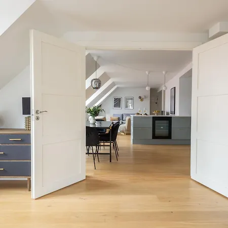 Sanders Leaves - Two-bedroom With Shared Roof-top Terrace Διαμέρισμα