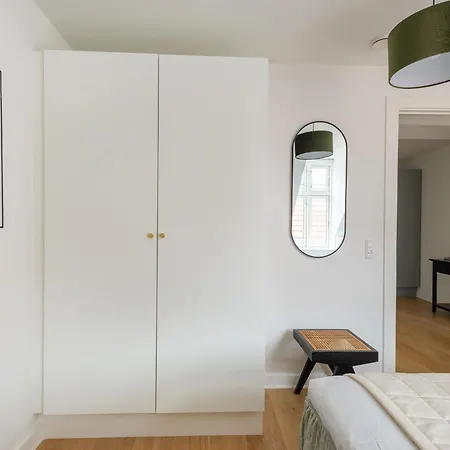 Sanders Leaves - Two-bedroom With Shared Roof-top Terrace Appartement