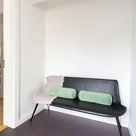 Διαμέρισμα Sanders Leaves - Two-bedroom With Shared Roof-top Terrace *