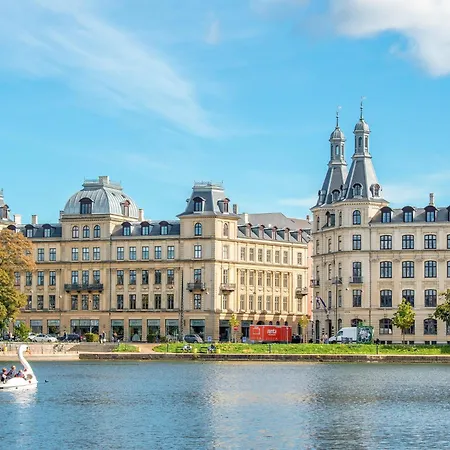 Sanders Leaves - Two-bedroom With Shared Roof-top Terrace Appartement *