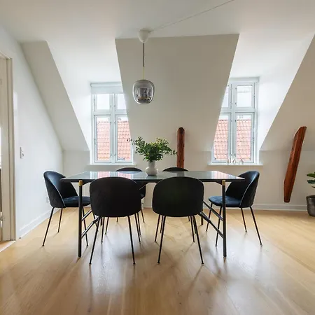 Sanders Leaves - Two-bedroom With Shared Roof-top Terrace Appartement *