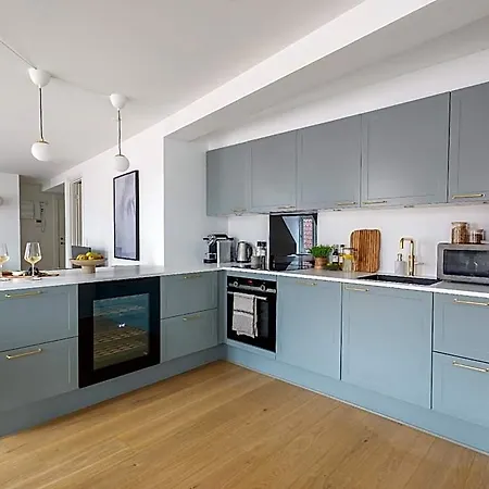 Leaves 6 - 2 Bdr With Shared Roof Terrace