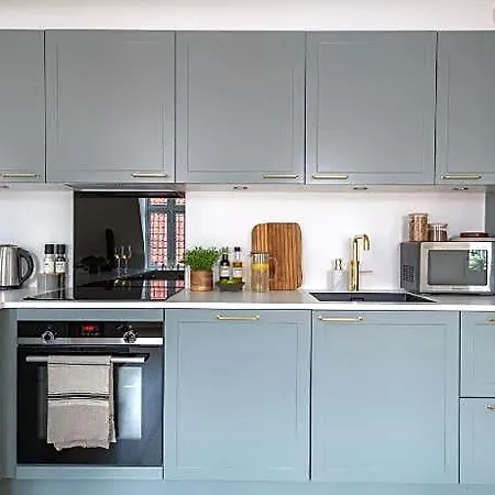 Leaves 6 - 2 Bdr With Shared Roof Terrace