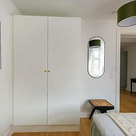 Leaves 6 - 2 Bdr With Shared Roof Terrace