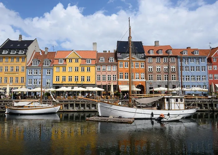 Leaves 6 - 2 Bdr With Shared Roof Terrace