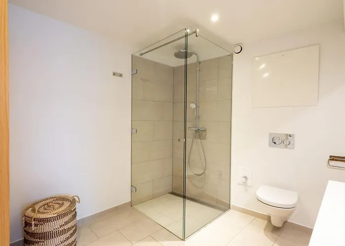 Leaves 6 - 2 Bdr With Shared Roof Terrace *