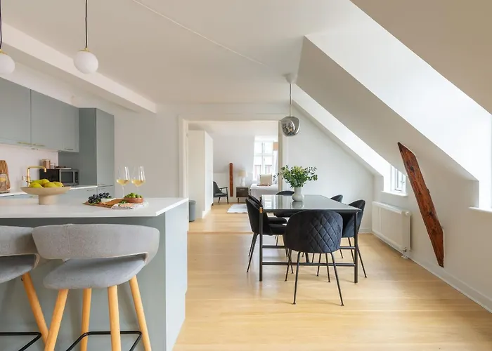 Leaves 6 - 2 Bdr With Shared Roof Terrace