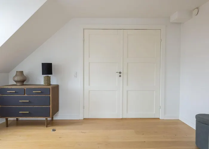 Leaves 6 - 2 Bdr With Shared Roof Terrace