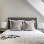 Leaves 6 - 2 Bdr With Shared Roof Terrace Apartment